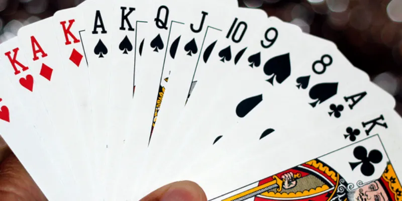 Chiến thuật chơi Phỏm nào giúp bạn về đầu nhanh chóng?